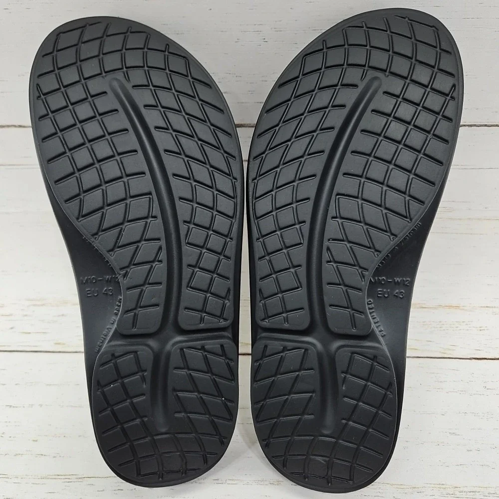 Oofos OOahh Mens‎ Size 10 Black  Recovery Summer Slide Sandals Arch Support